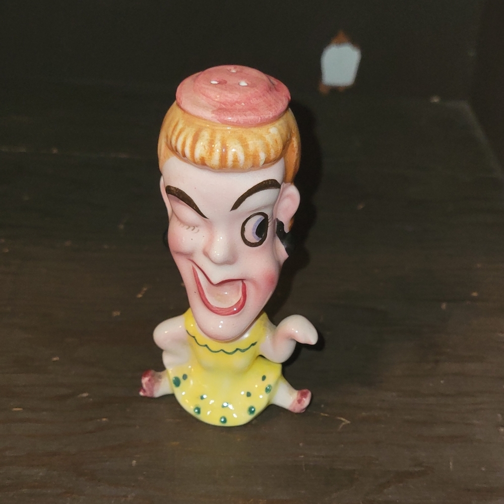 Vintage salt shaker- excellent condition